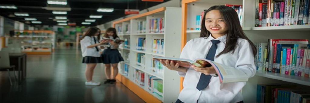 học sinh đọc sách ở thư viện