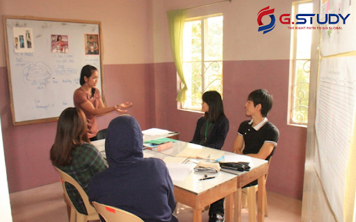 học nhóm của sinh viên trường anh ngữ Help