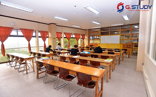 không gian lớp học trường anh ngữ Help
